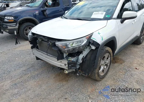 2021 Toyota Rav4 Xle z USA, uszkodzony, nr VIN 2T3W1RFV0MC117594